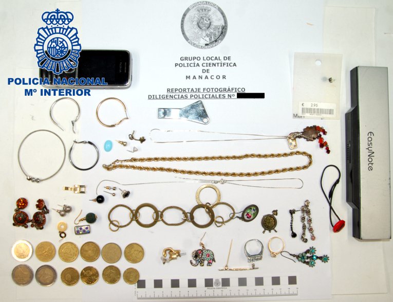 Parte de las joyas y objetos recuperados
