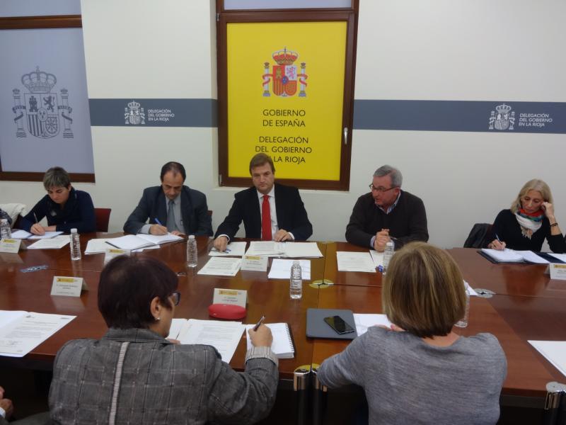 Momento de la reunión celebrada por la Comisión del Seguimiento de Ayuda Alimentaria en las dependencias de la Delegación del Gobierno en La Rioja