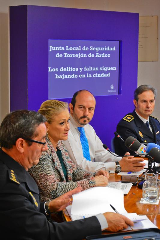 Cifuentes destaca que la delincuencia ha disminuido en el 95% de los grandes municipios madrileños