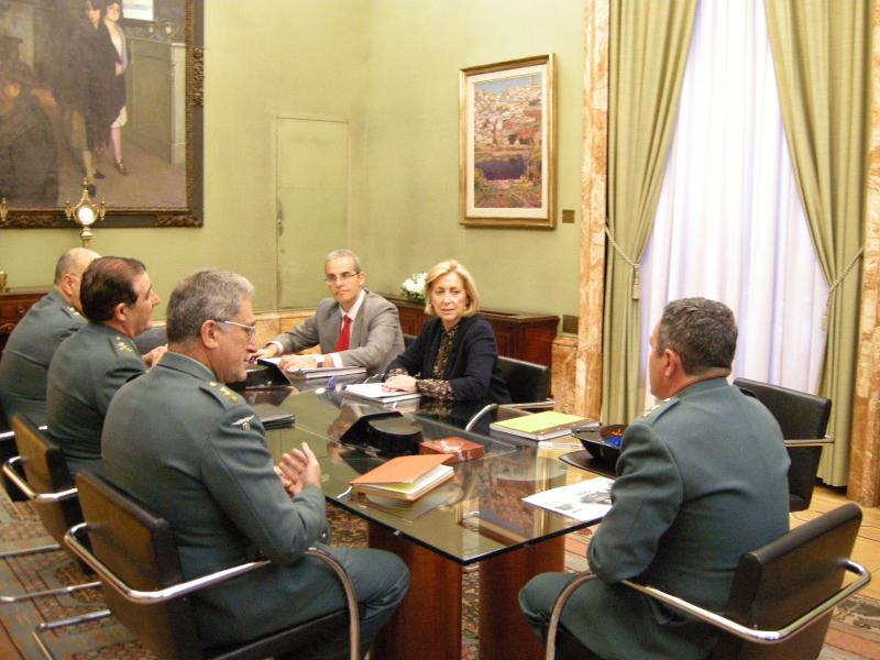 Concepción Dancausa recibe a la cúpula de la Dirección General de la Guardia Civil en Madrid