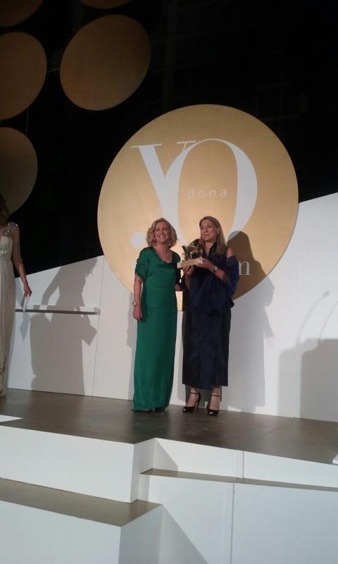 Dancausa entrega el premio a la mejor labor humanitaria otorgado a Giuseppina Nicolini, alcaldesa de Lampedusa.