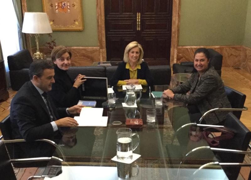 Concepción Dancausa en su ronda de contactos se reúne con la alcaldesa de Villa del Prado