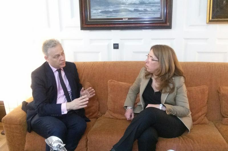La delegada del Gobierno en Navarra recibe al embajador del Reino Unido en España