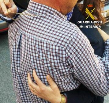 La Guardia Civil detiene a 4 personas por varios Delitos de Robo con Violencia cometidos por el método del abrazo