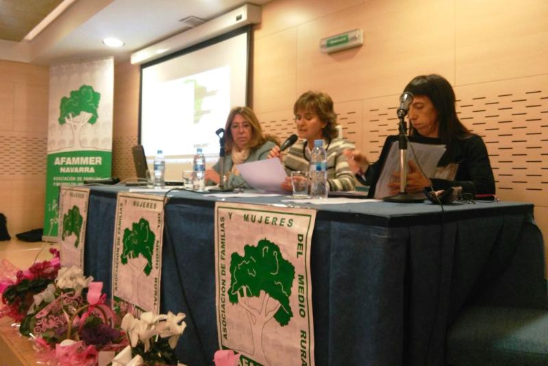 Carmen Alba participa en la apertura de la jornada organizada por la Asociación de Familias y Mujeres del Medio Rural de Navarra (AFAMMER) celebrada bajo el título “Mujeres emprendedoras: desde la igualdad y la conciliación”