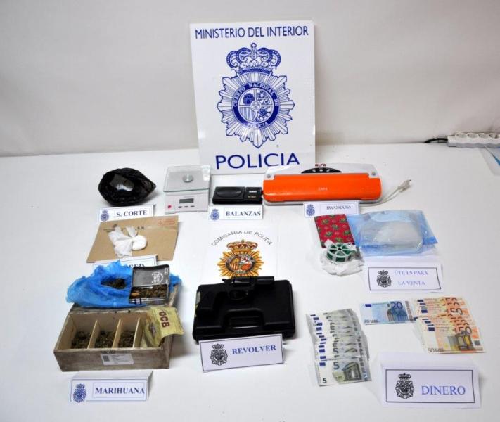 Detenidas tres personas con motivo de la desarticulación de dos puntos de venta de droga en Vitoria 