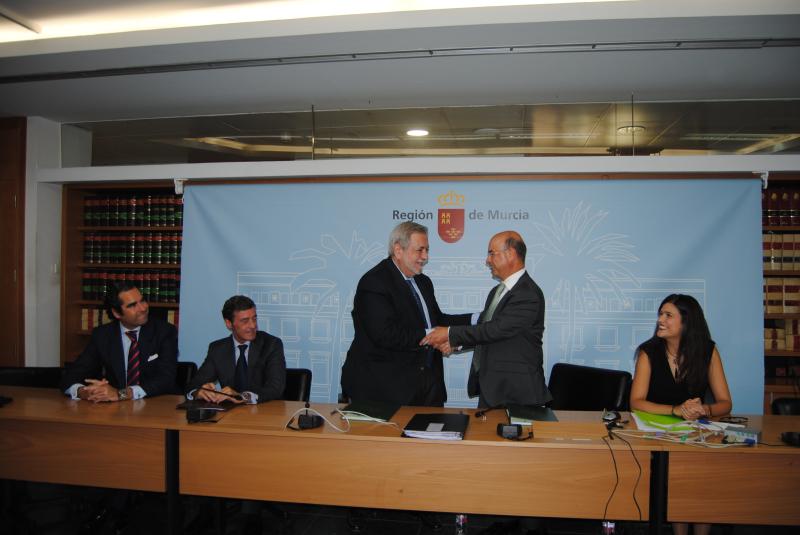 Firma del convenio de colaboración entre la Administración General del Estado y la Región de Murcia para la prestación mutua de soluciones básicas de Administración Electrónica.
